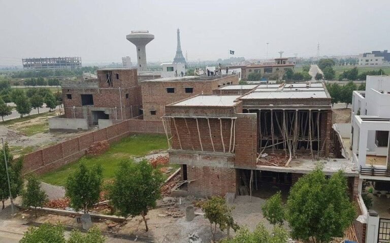 94 Nishter Bahria Town Lahore (2 Kanal)